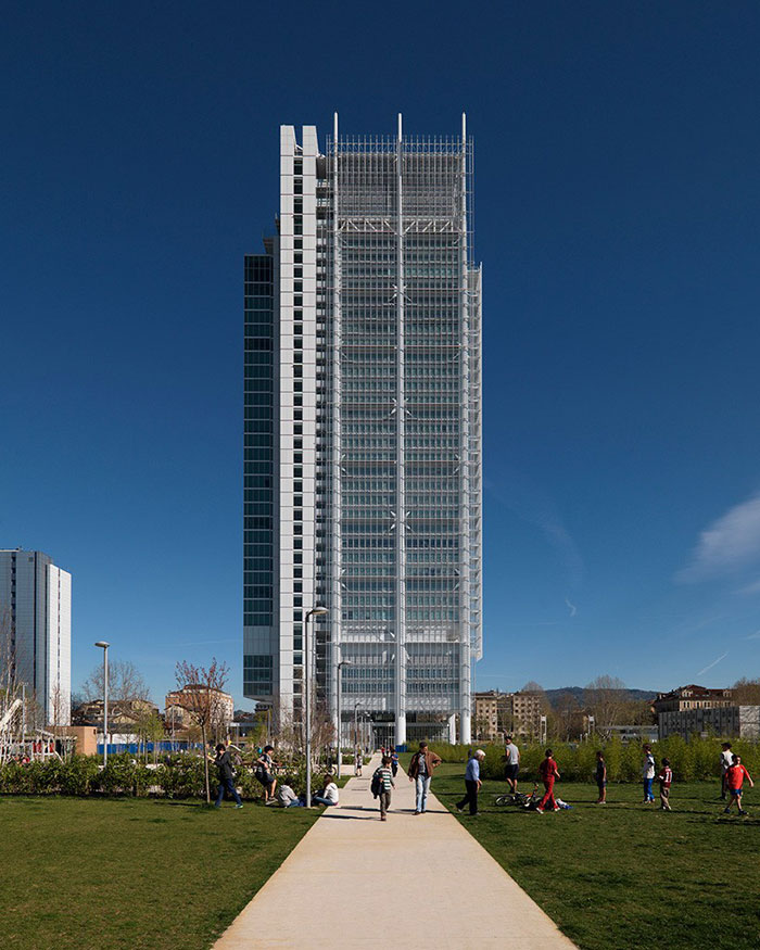 ایوان خانه مهر-برج بانک ایتالیایی از رنزو پیانو